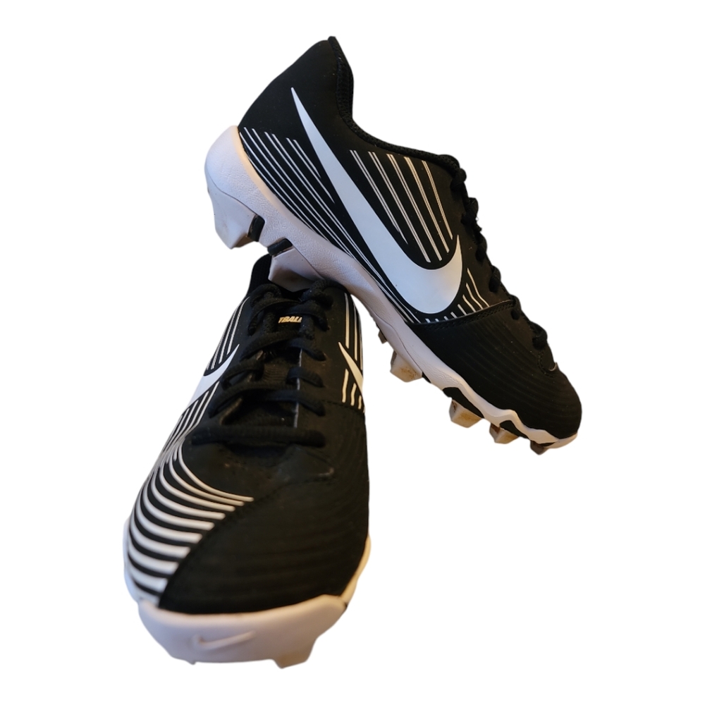 Nike softball cleats Hyperdiamond 3 Keystone kids 3.5Y black white athletic